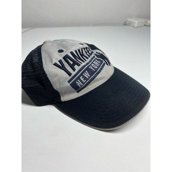 New York Yankees Men’s Adjustable Hat - Picture 2 of 7